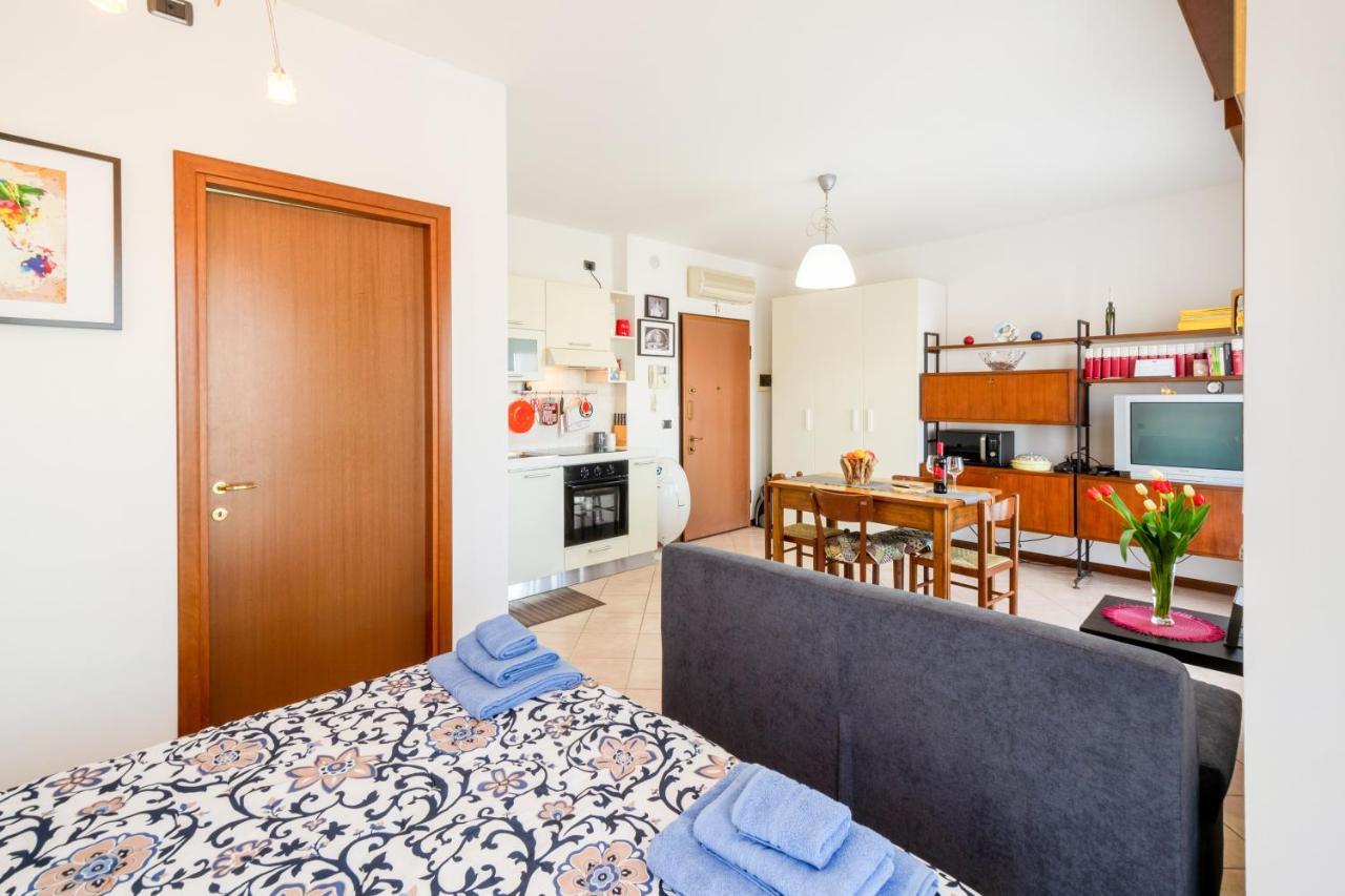 Parma Fiere Studio Con Parcheggio E Balcone Apartment Ngoại thất bức ảnh