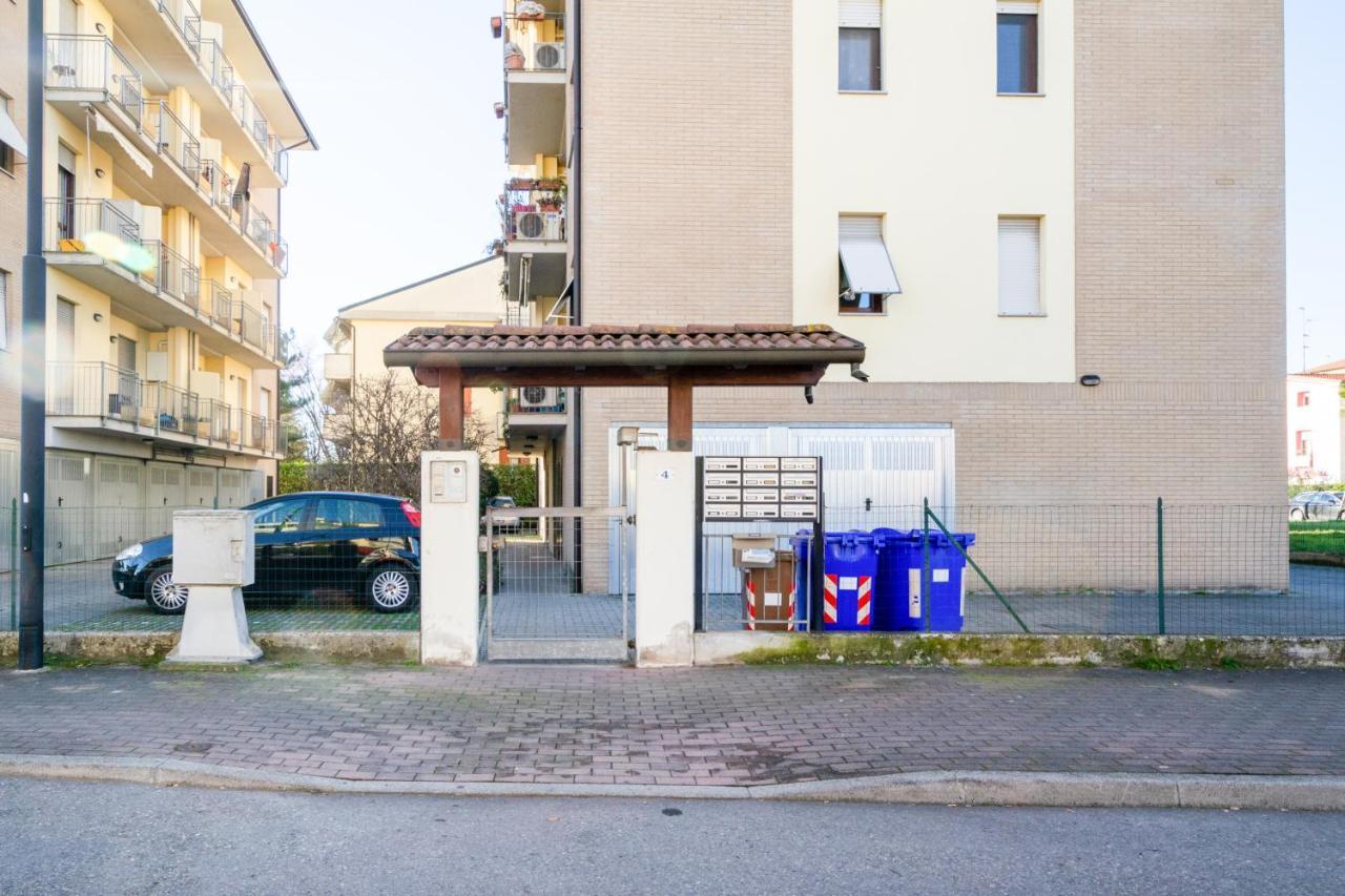 Parma Fiere Studio Con Parcheggio E Balcone Apartment Ngoại thất bức ảnh